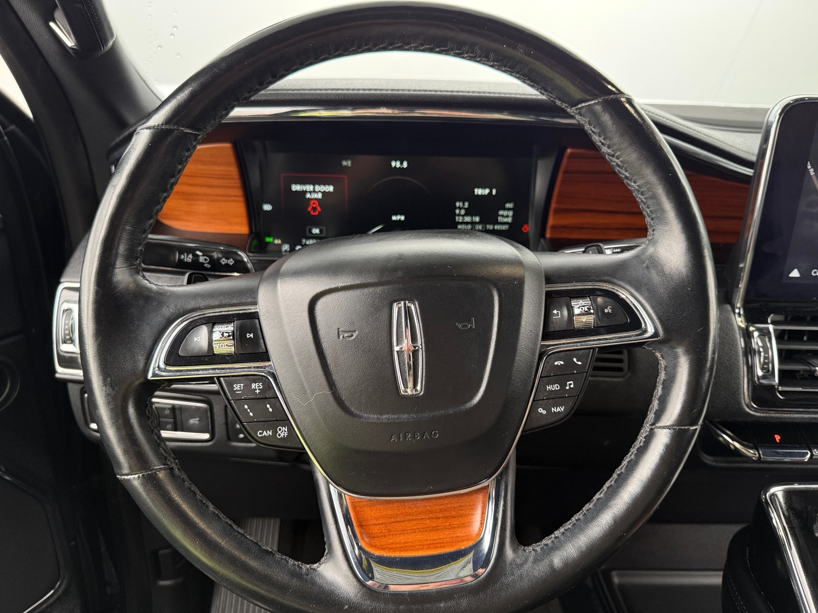 Thumbnail: 2019 Lincoln Navigator - 4