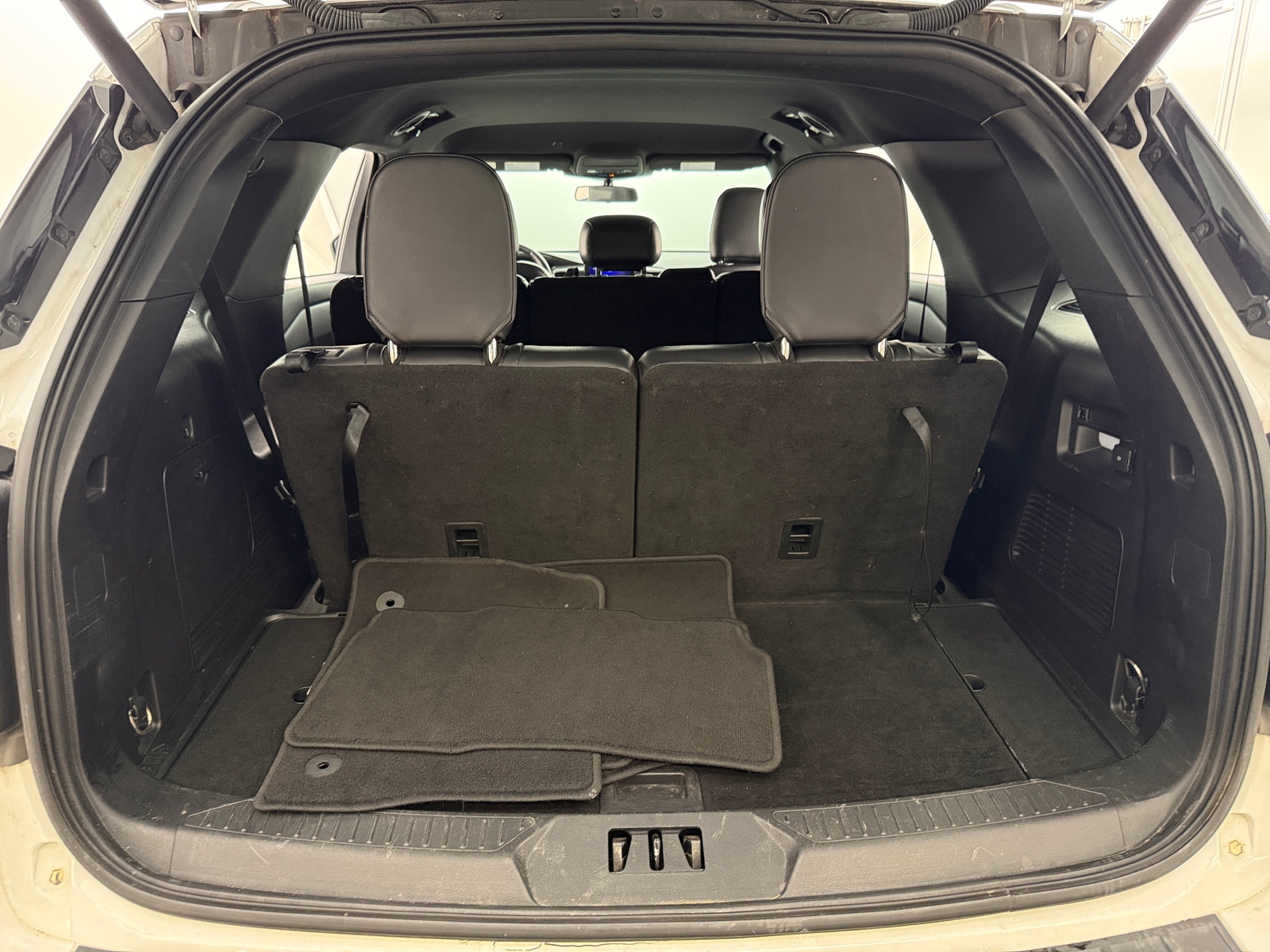 Thumbnail: 2020 Ford Explorer - 6