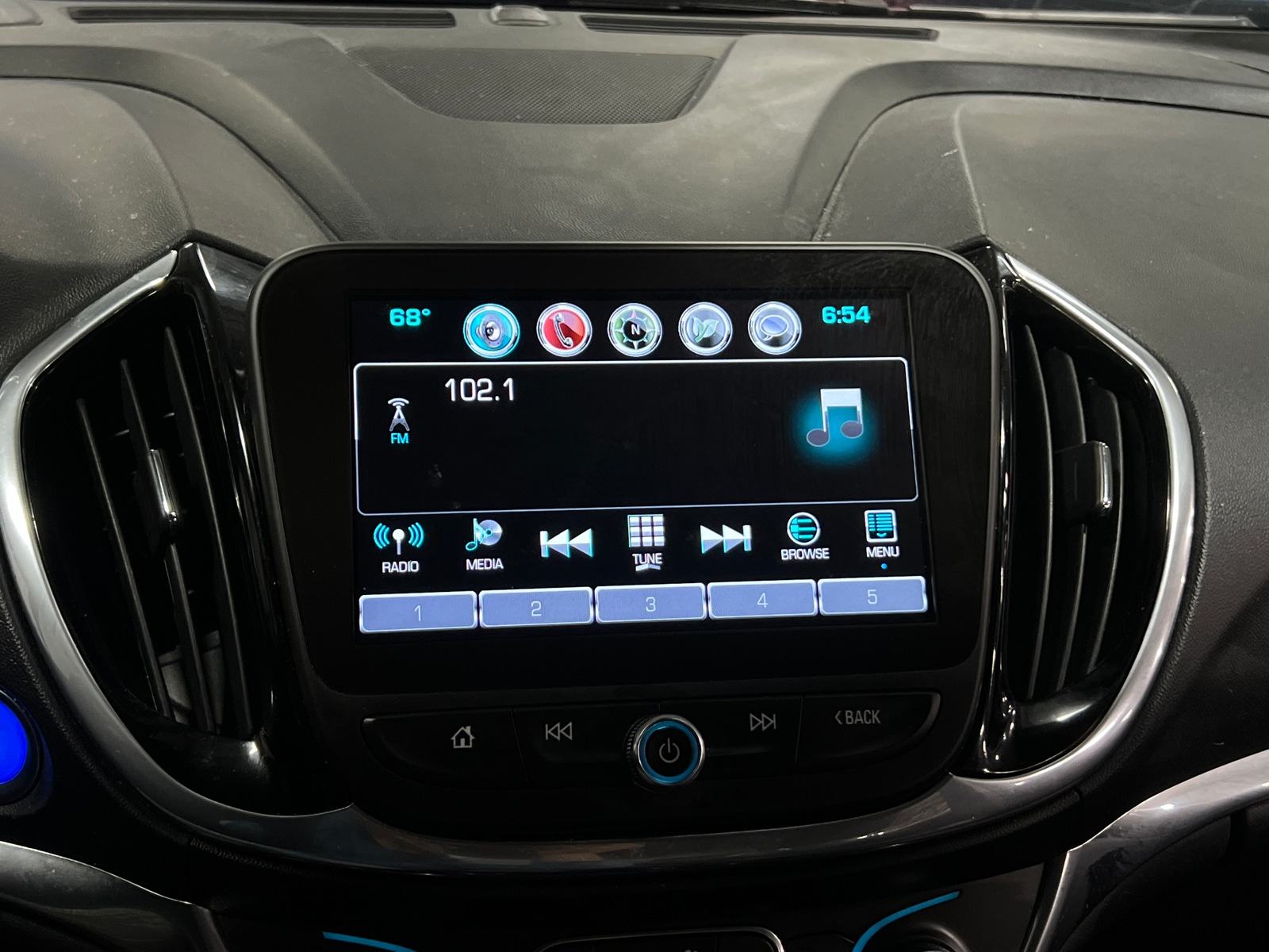 Thumbnail: 2017 Chevrolet Volt - 3