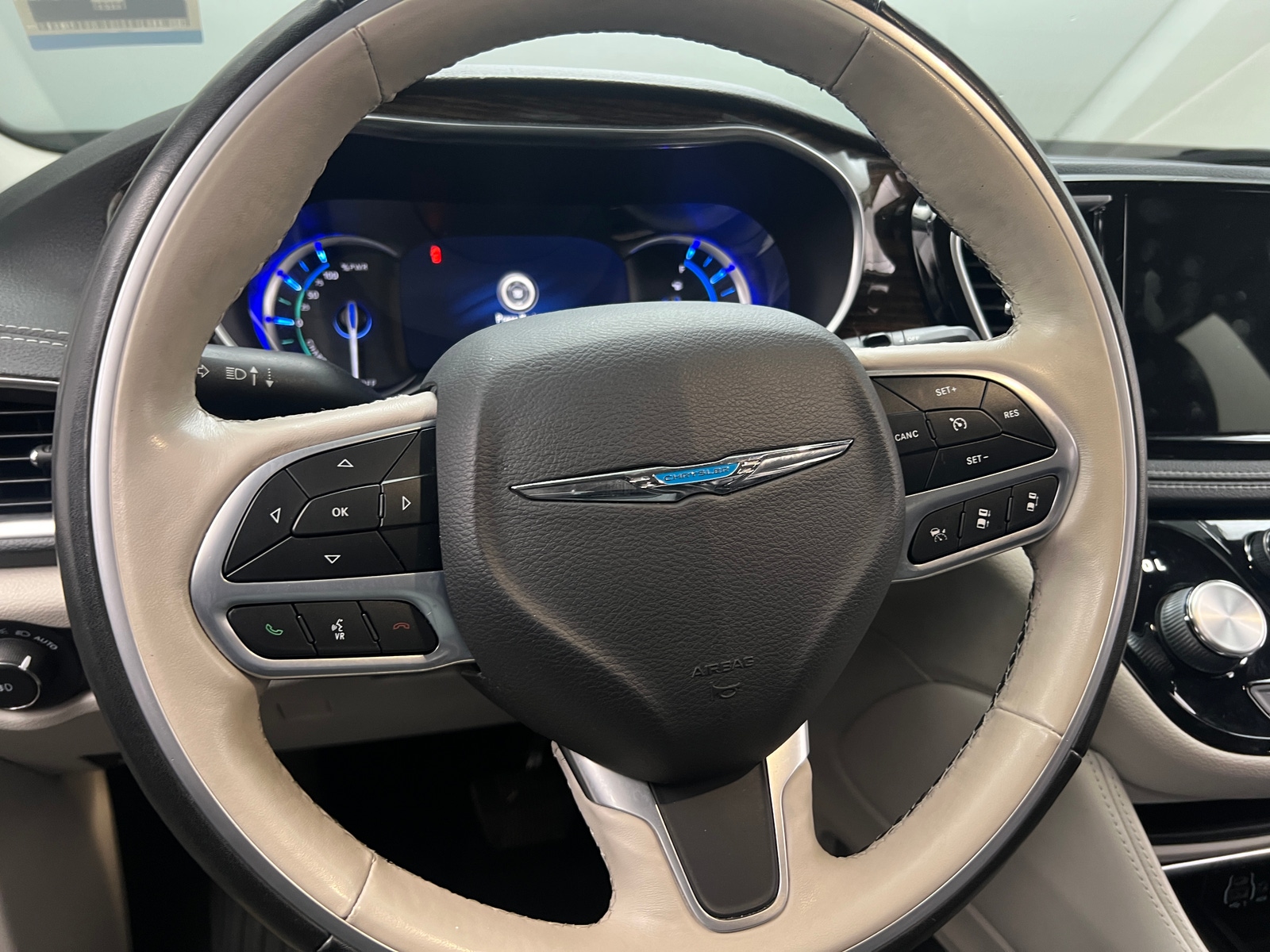 Thumbnail: 2021 Chrysler Pacifica - 4