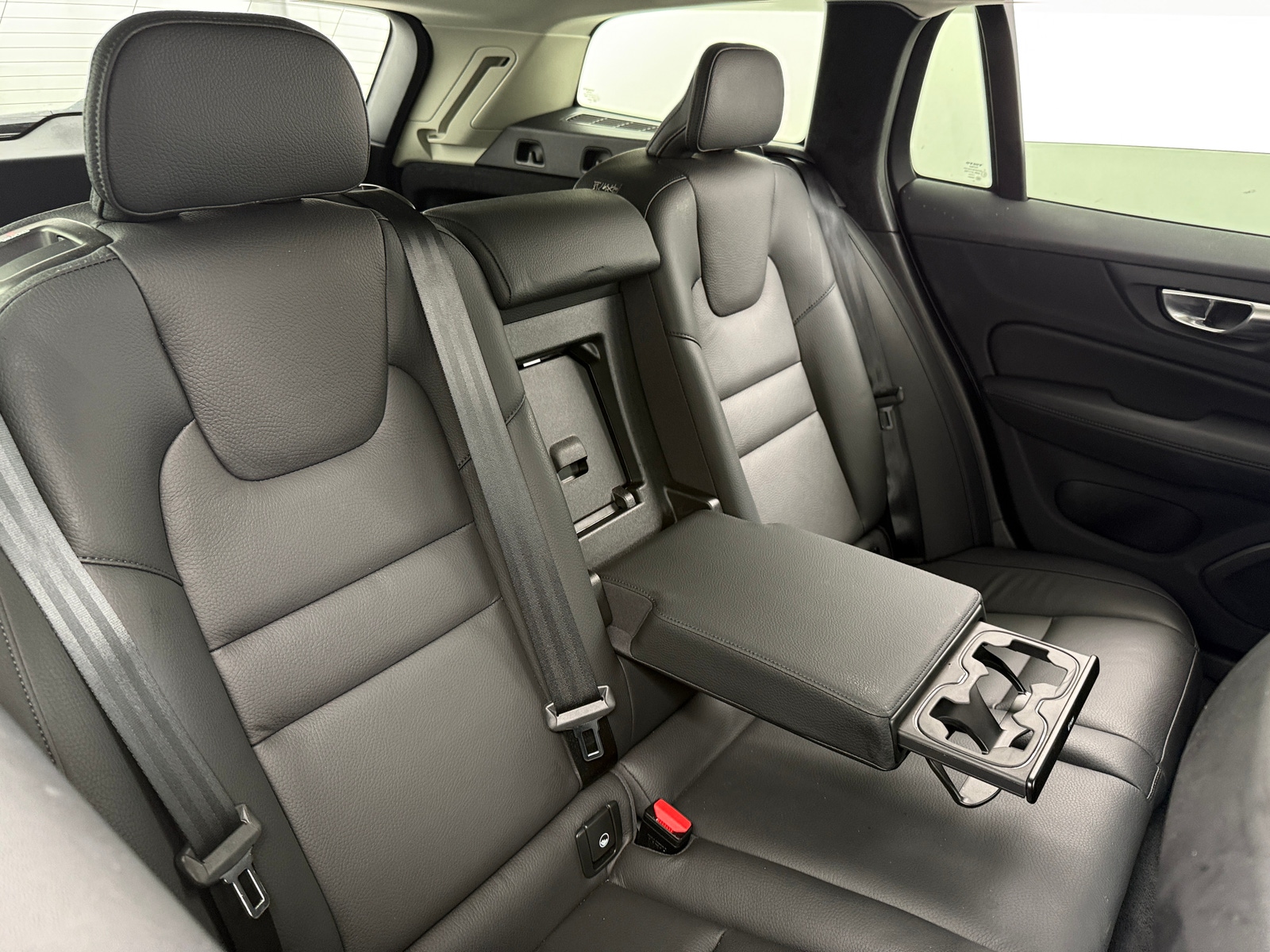 Thumbnail: 2025 Volvo V60 - 5