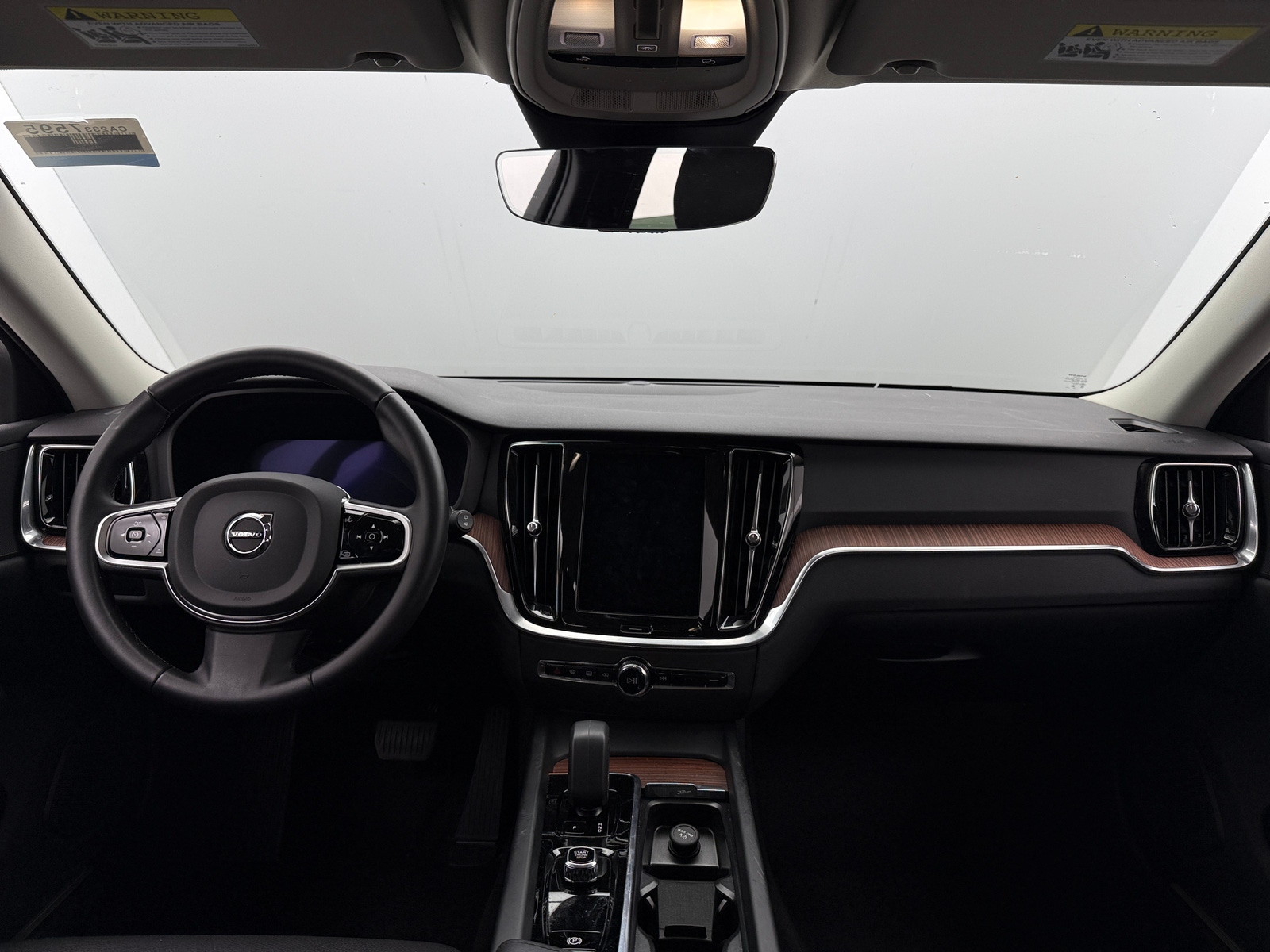 Thumbnail: 2025 Volvo V60 - 2