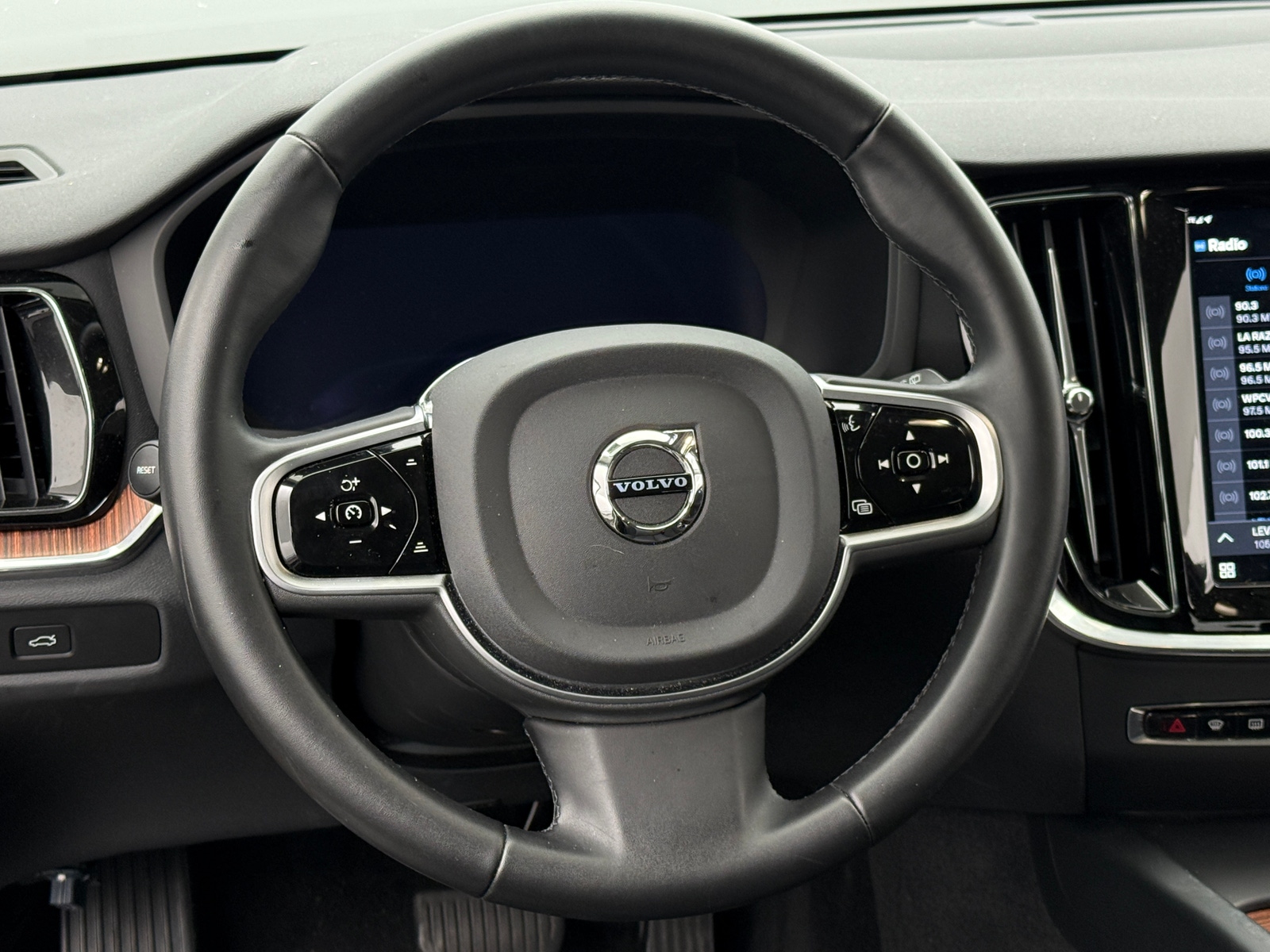 Thumbnail: 2025 Volvo V60 - 4