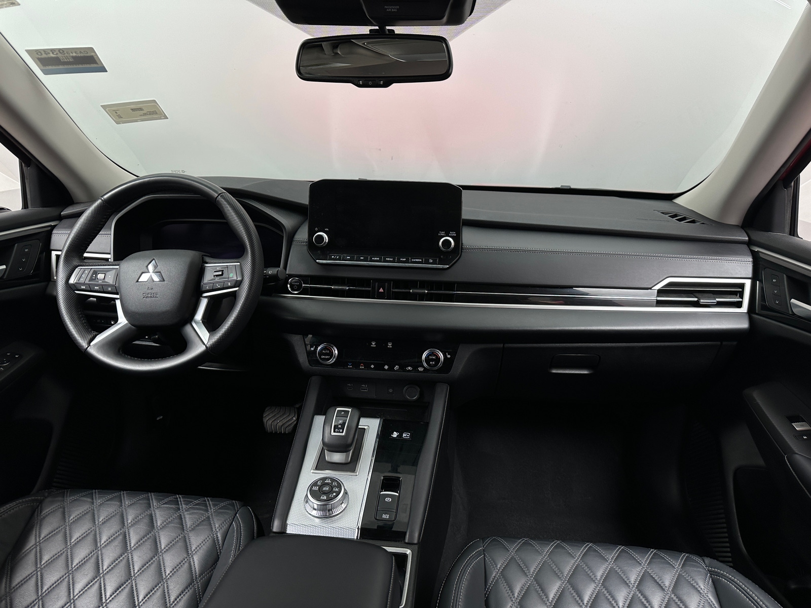 Thumbnail: 2023 Mitsubishi Outlander - 2