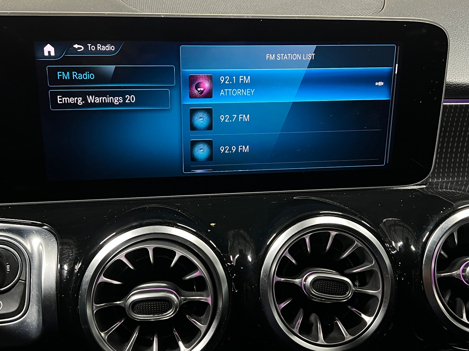 Thumbnail: 2021 Mercedes-Benz GLB - 3