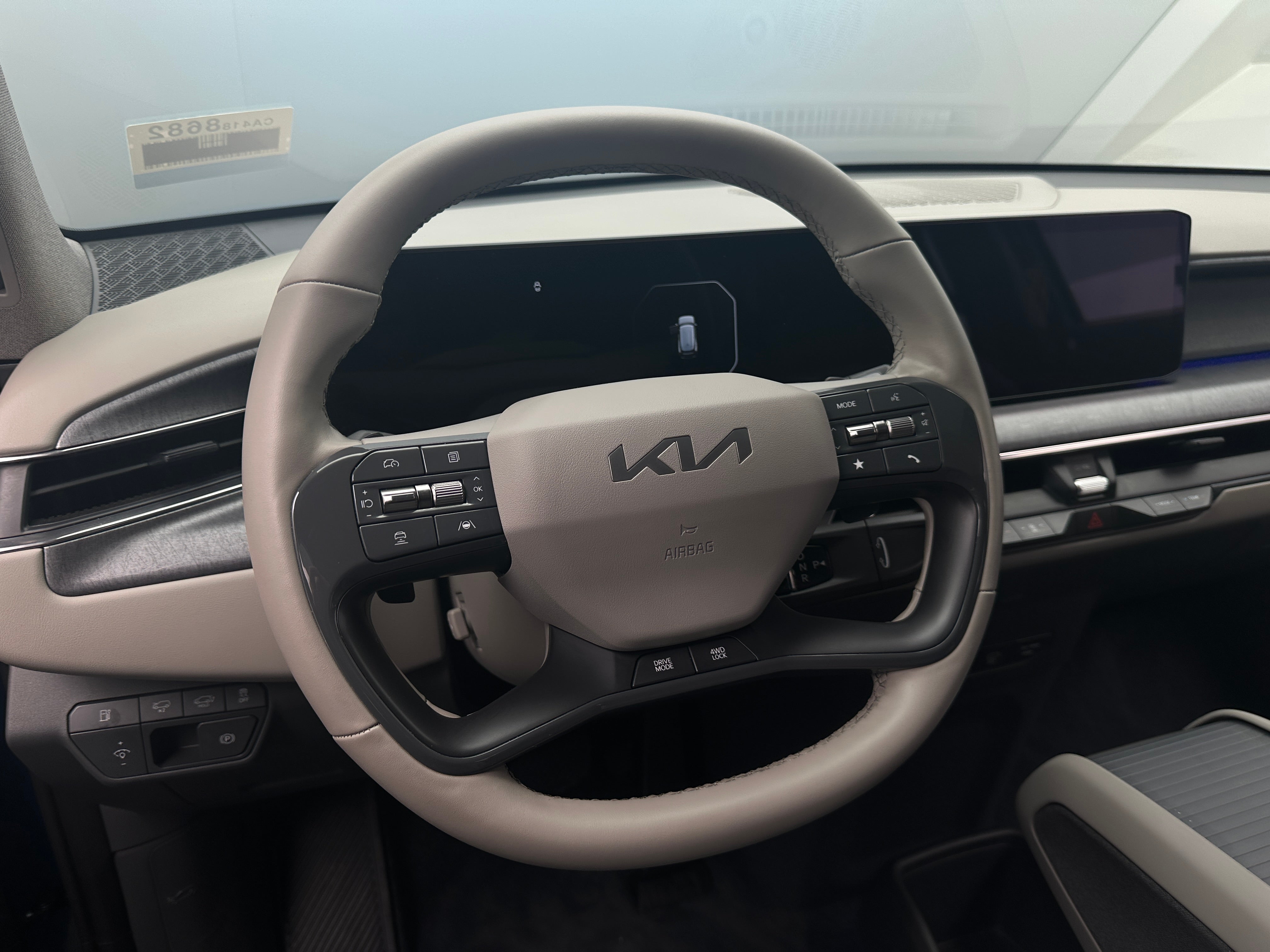 Used 2025 Kia EV9 Land with VIN 5XYADFS50SG001408 for sale in Oak Creek, WI