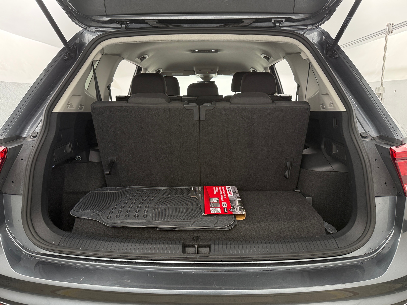 Thumbnail: 2024 Volkswagen Tiguan - 7