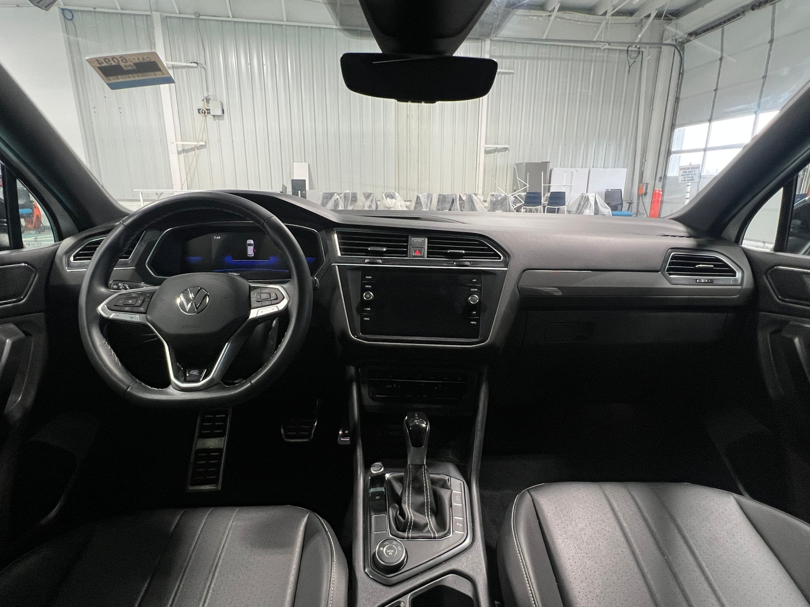 Thumbnail: 2023 Volkswagen Tiguan - 2