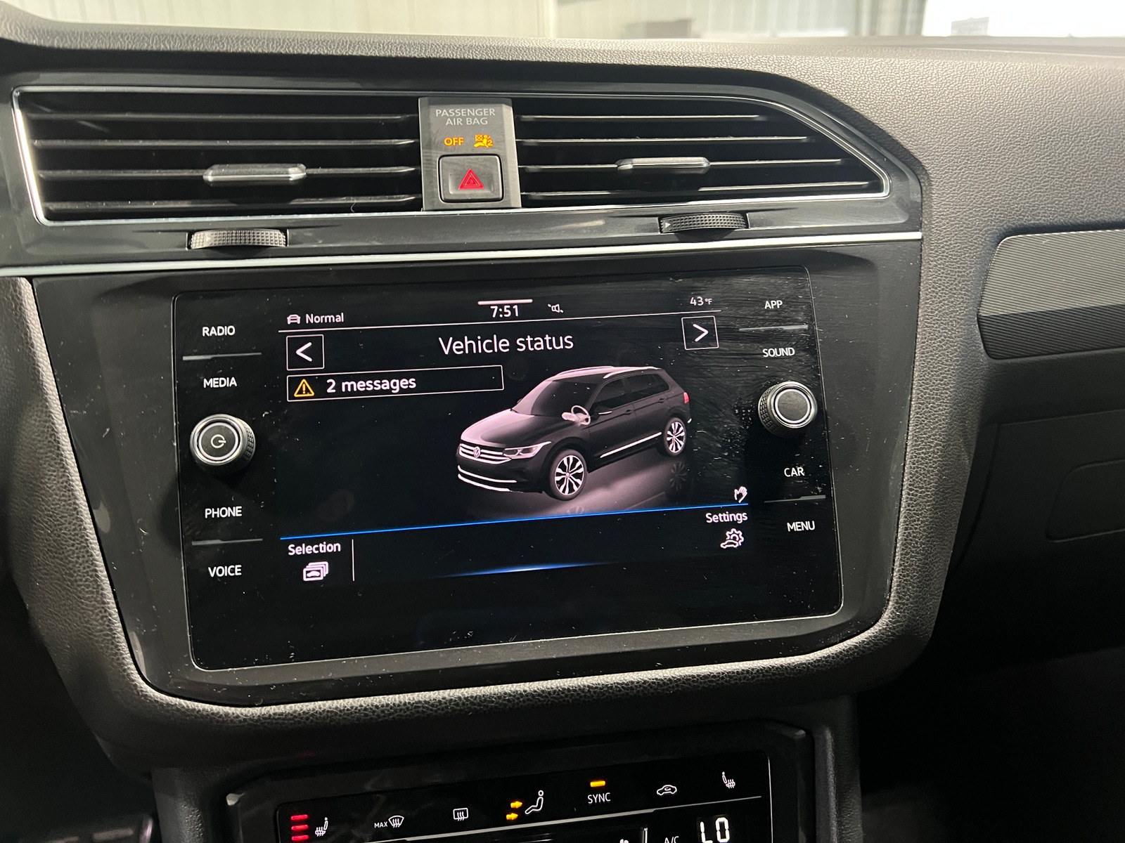 Thumbnail: 2023 Volkswagen Tiguan - 3