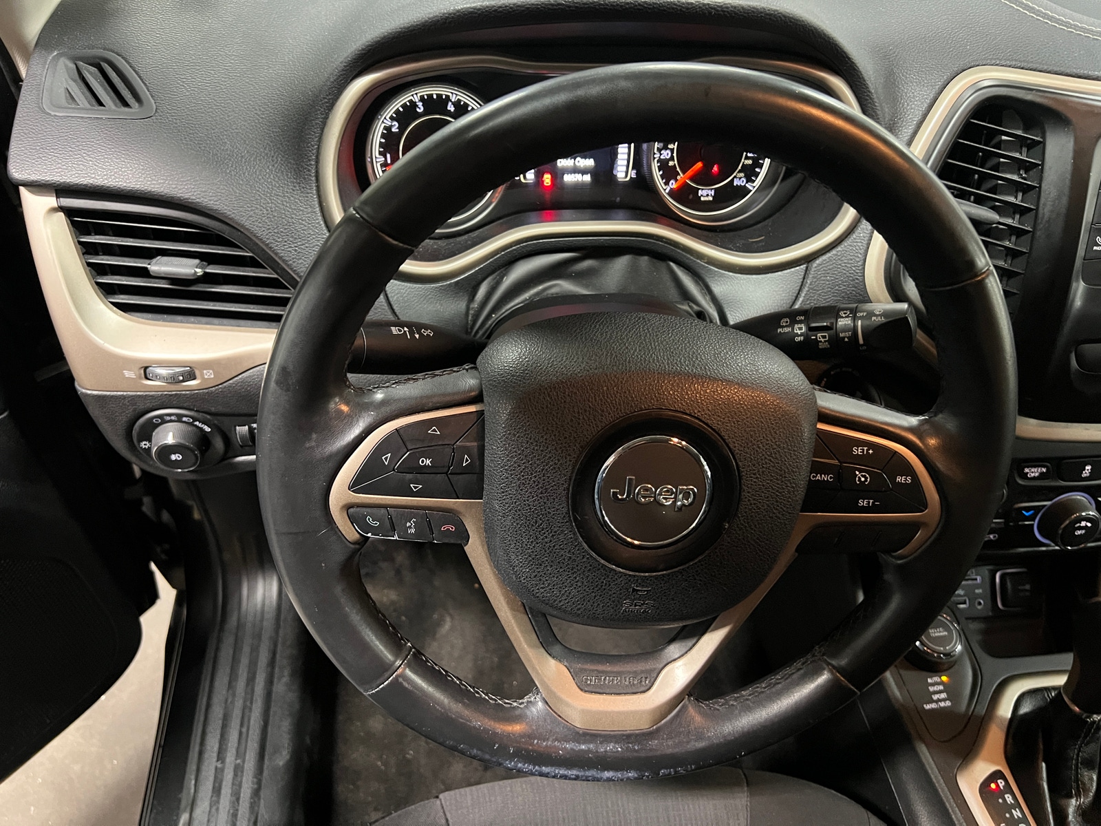 Thumbnail: 2015 Jeep Cherokee - 5