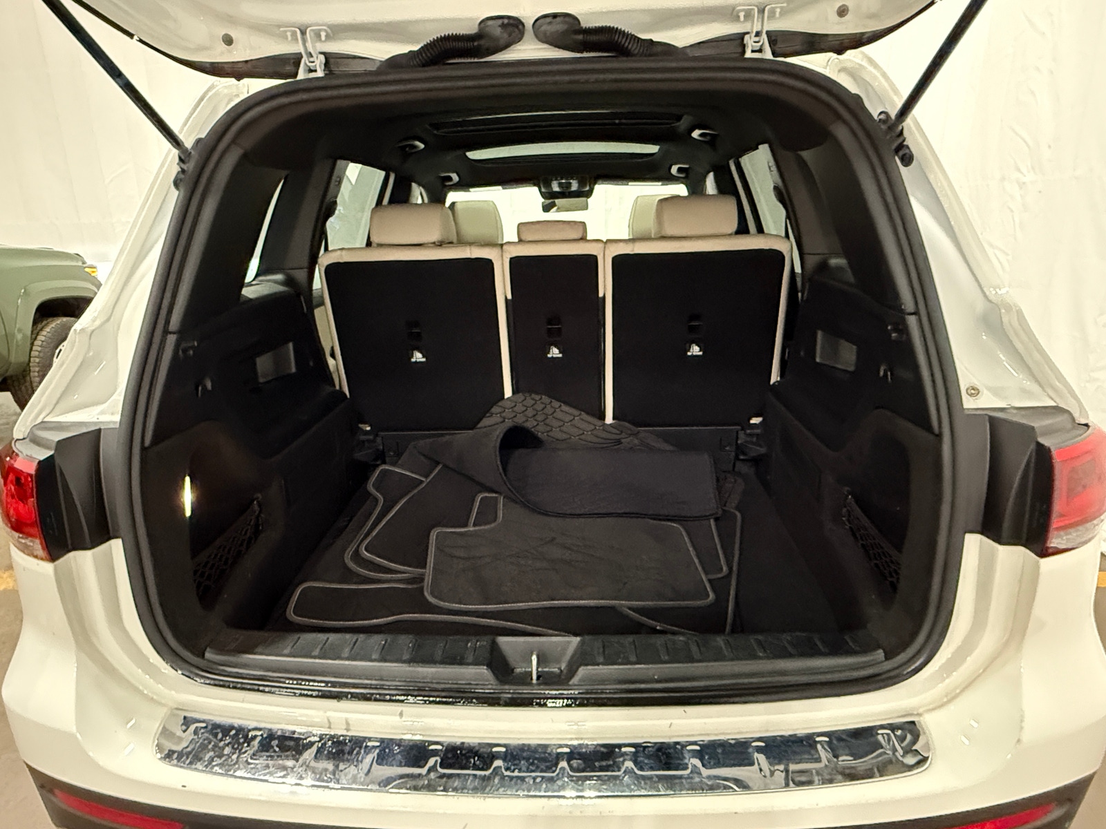 Thumbnail: 2022 Mercedes-Benz GLB - 6