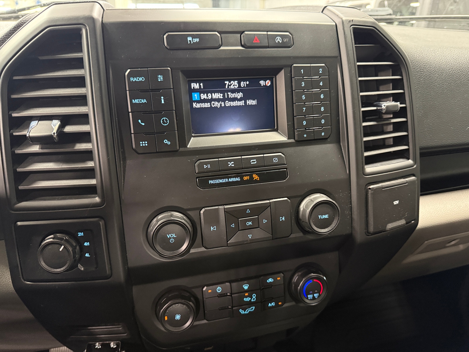 Thumbnail: 2019 Ford Econoline - 4