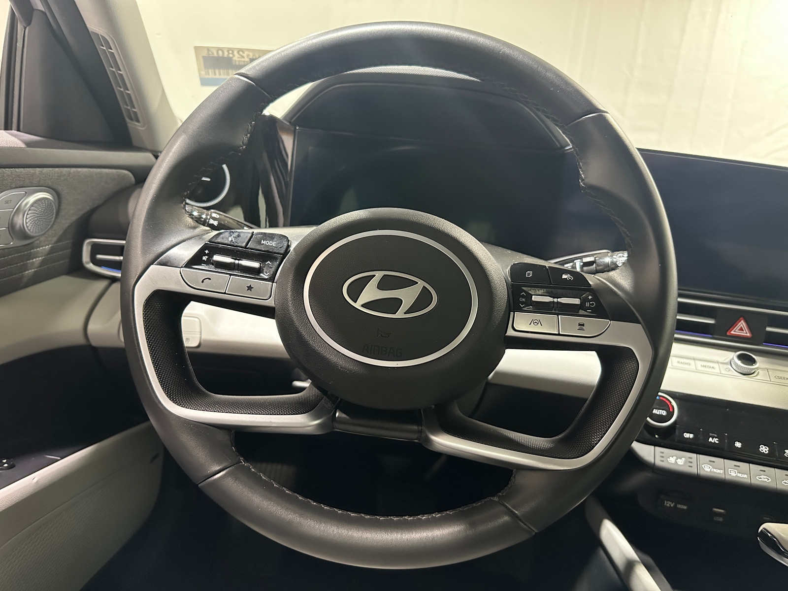 Thumbnail: 2025 Hyundai Elantra - 4