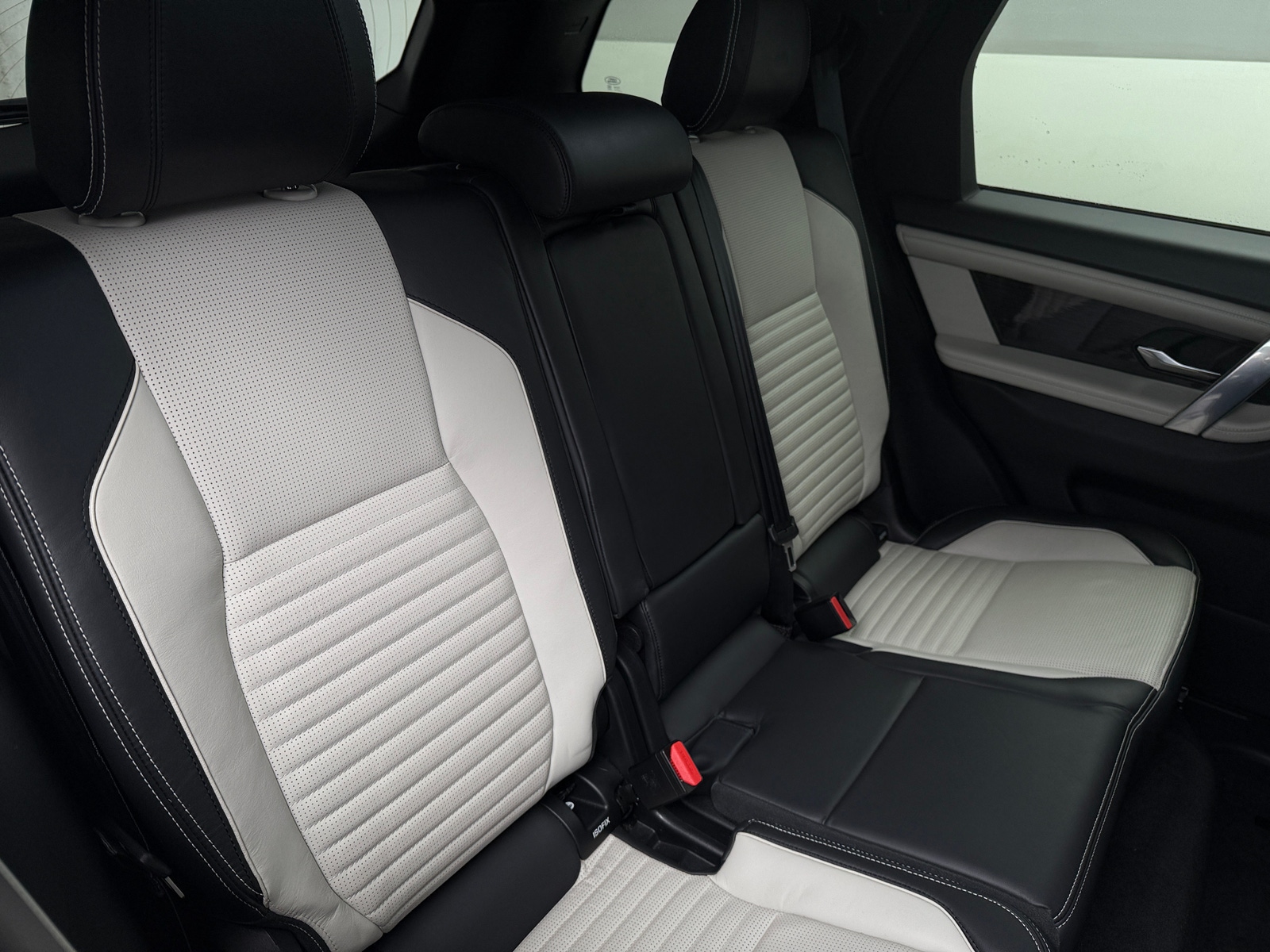 Thumbnail: 2020 Land Rover Discovery Sport - 5