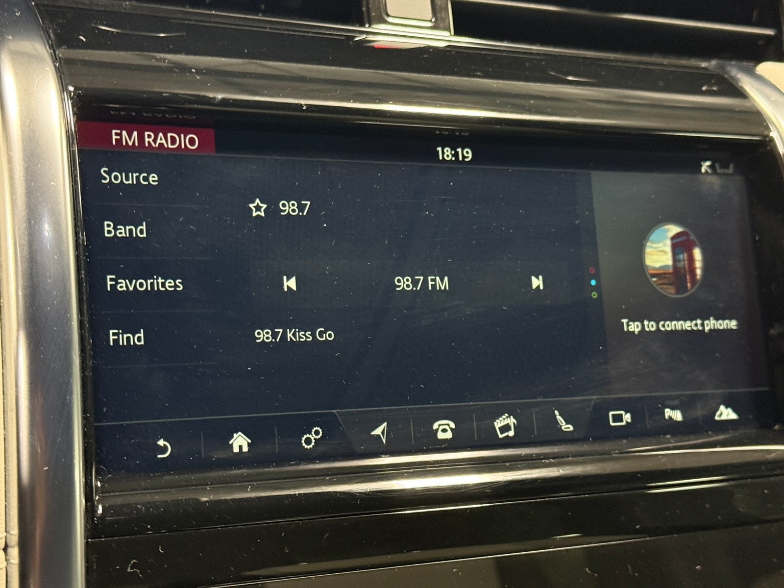 Thumbnail: 2020 Land Rover Discovery Sport - 3