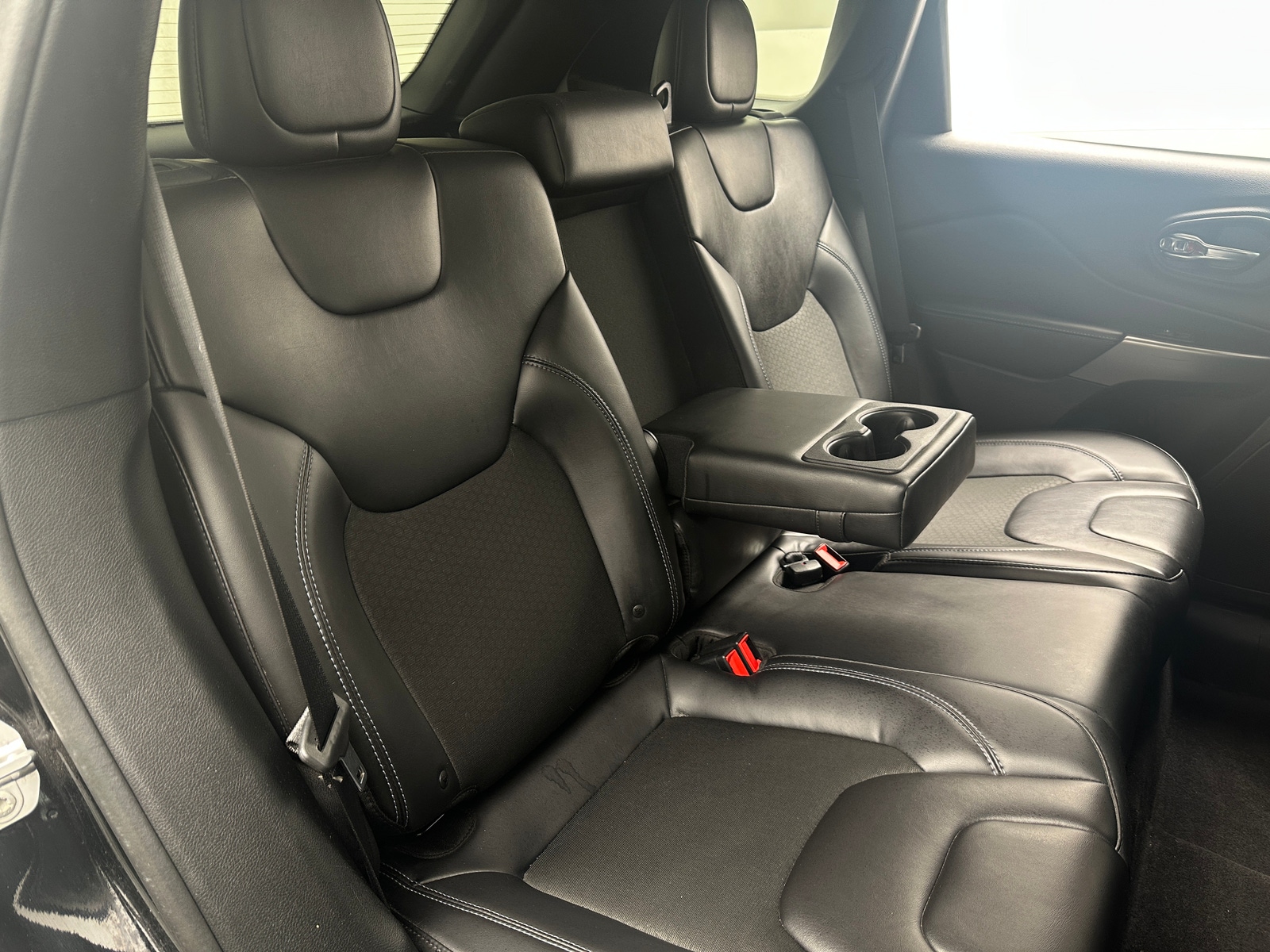 Thumbnail: 2019 Jeep Cherokee - 6