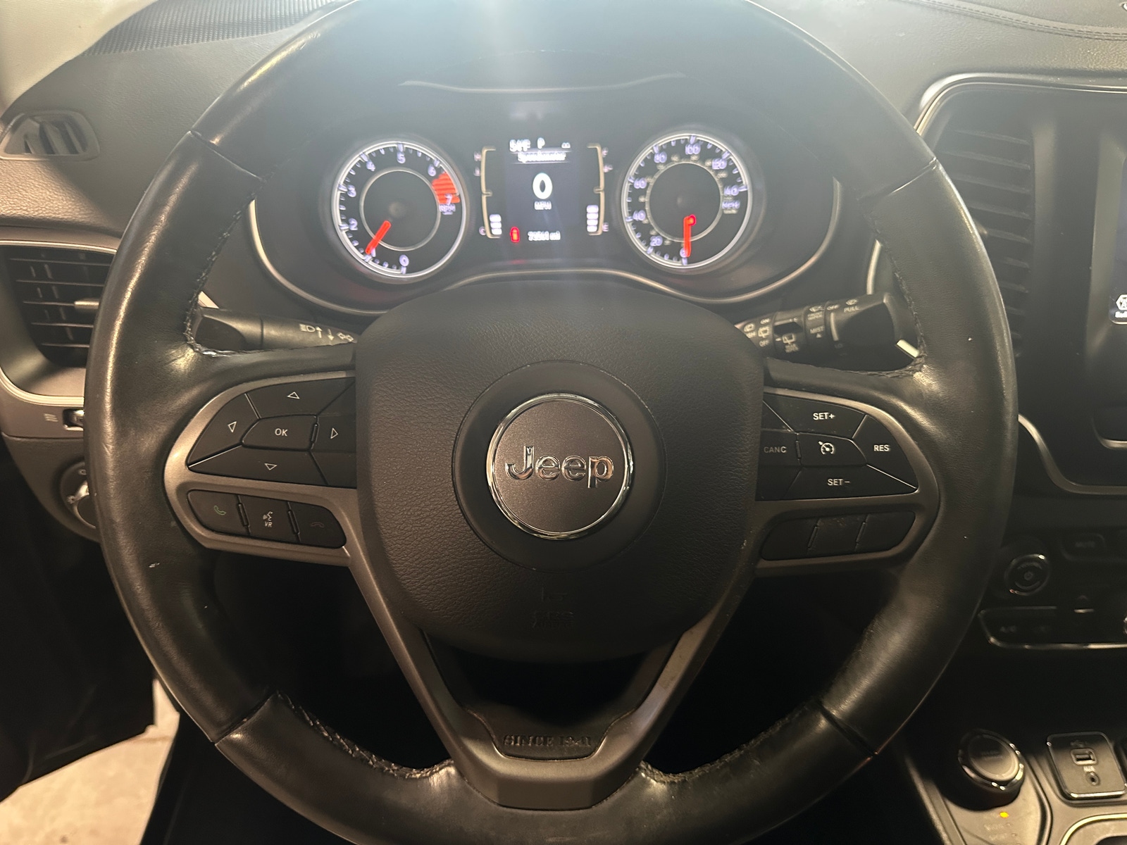 Thumbnail: 2019 Jeep Cherokee - 5