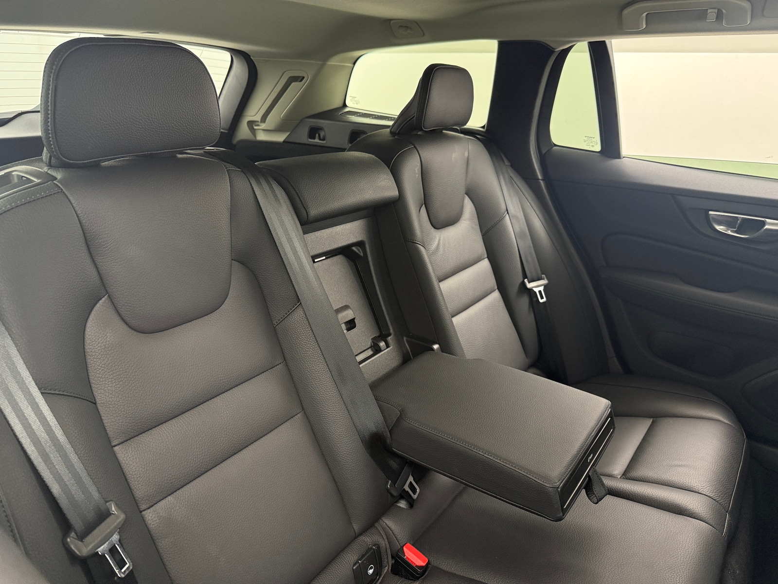 Thumbnail: 2025 Volvo V60 - 5