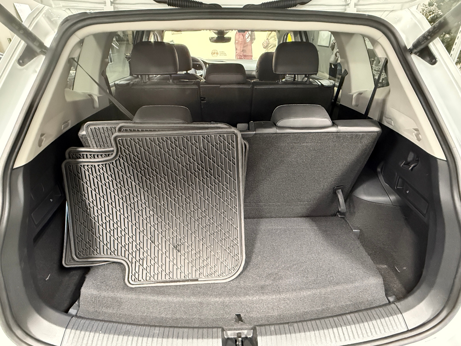 Thumbnail: 2022 Volkswagen Tiguan - 6