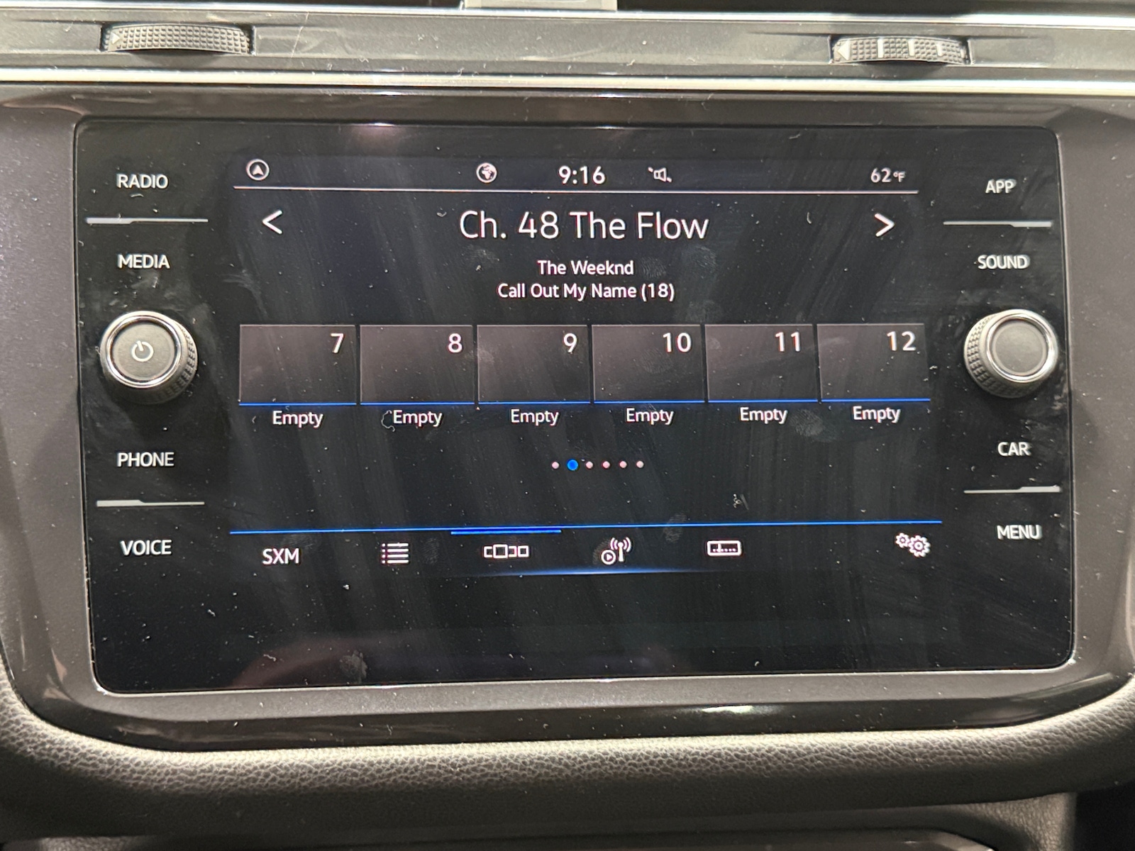 Thumbnail: 2022 Volkswagen Tiguan - 3