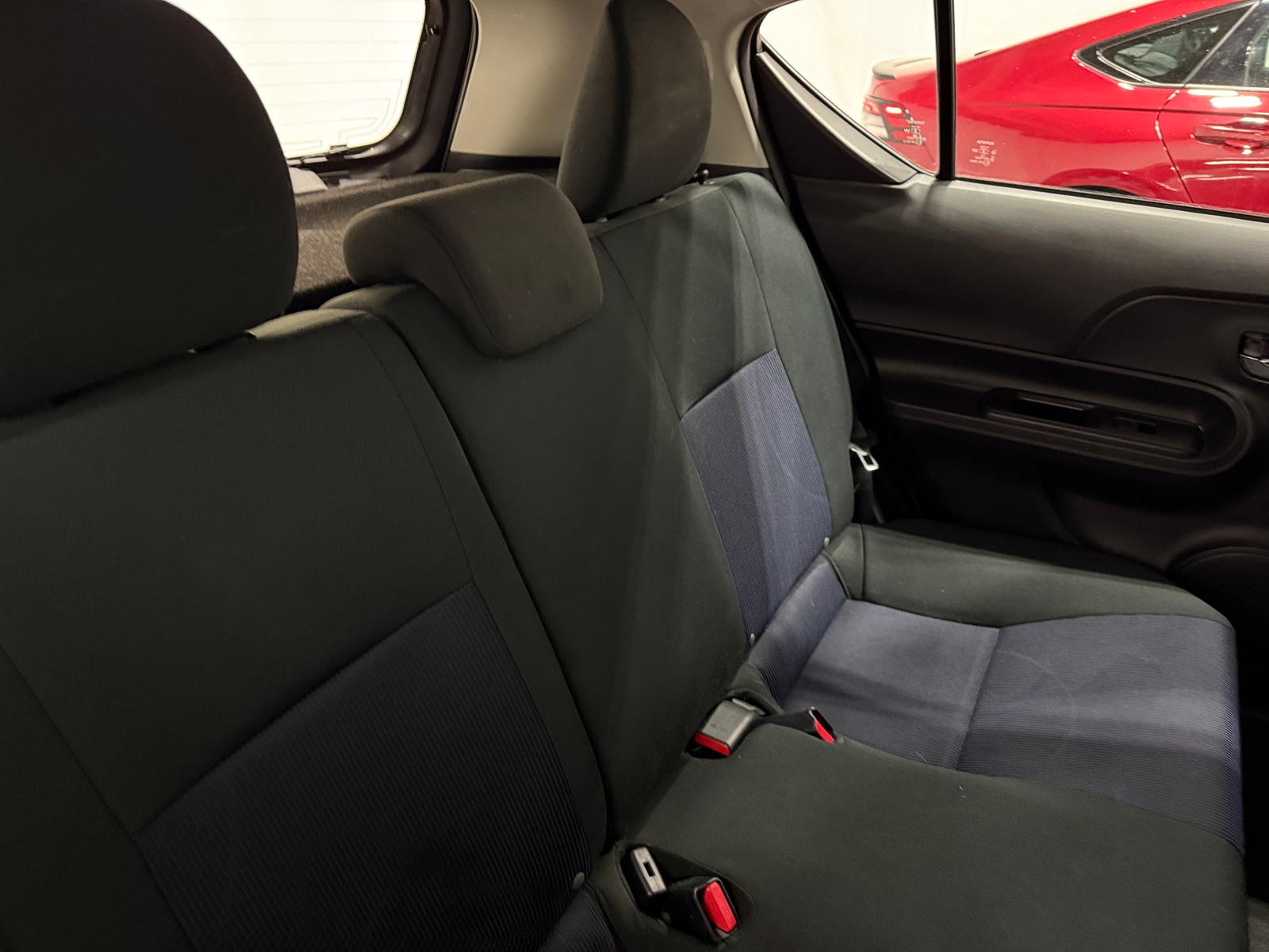 Thumbnail: 2016 Toyota Prius c - 6