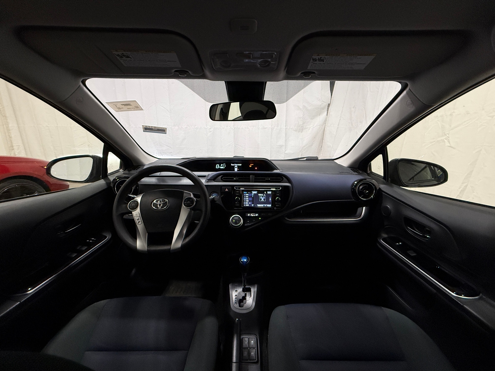 Thumbnail: 2016 Toyota Prius c - 3