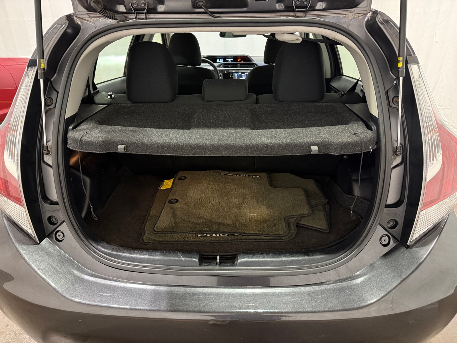 Thumbnail: 2016 Toyota Prius c - 7