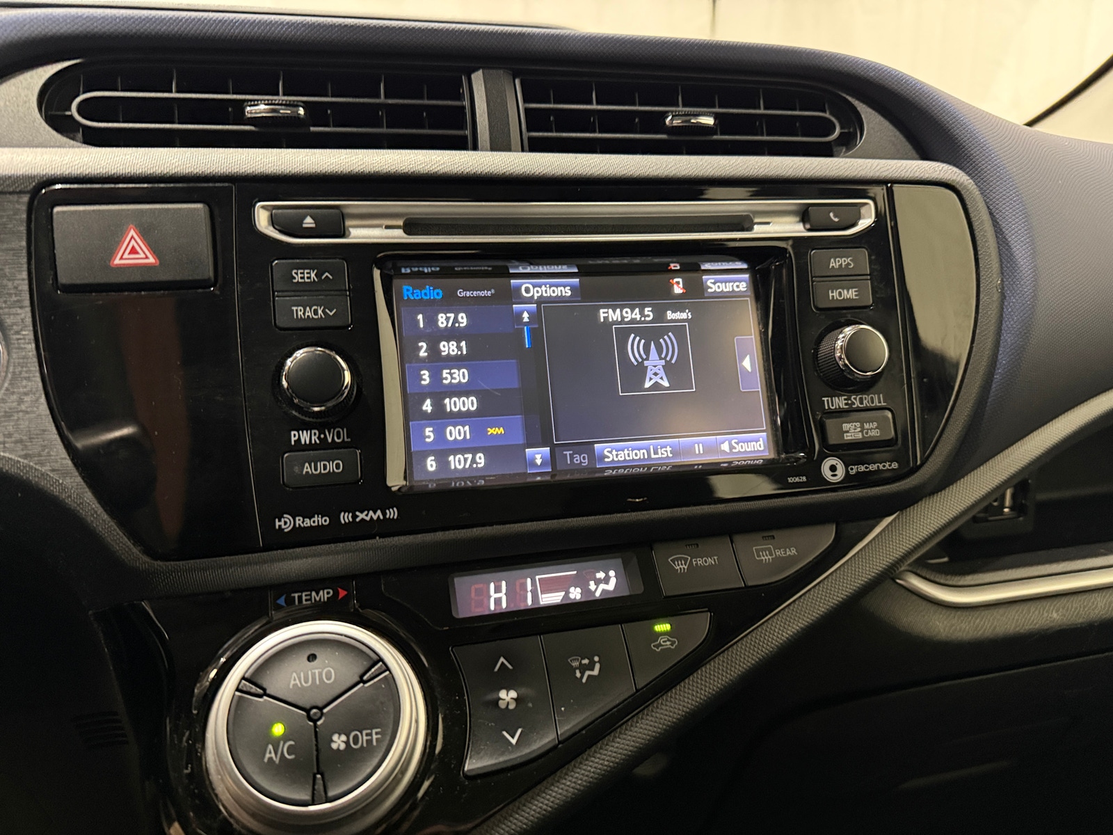 Thumbnail: 2016 Toyota Prius c - 4