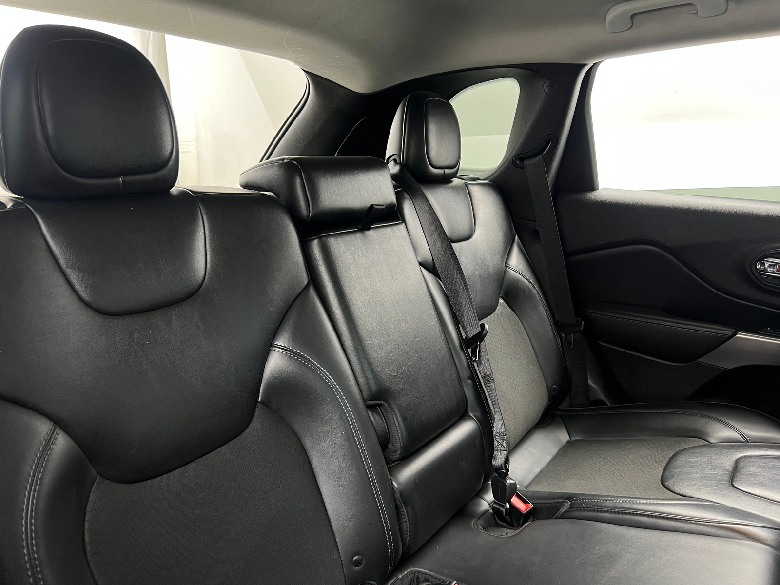 Thumbnail: 2019 Jeep Cherokee - 6