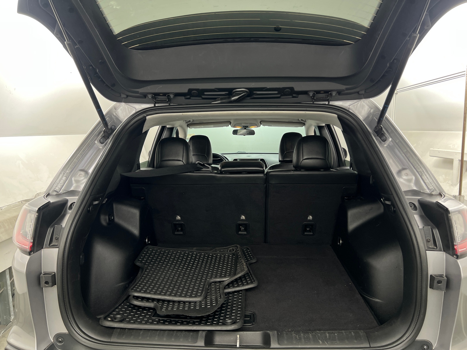 Thumbnail: 2019 Jeep Cherokee - 7