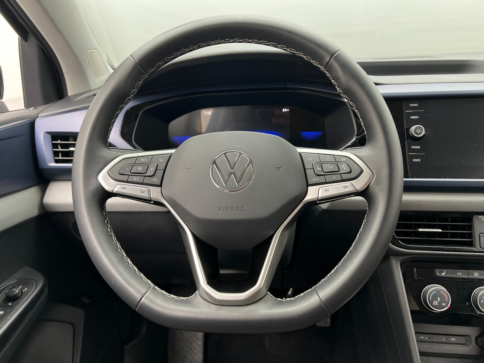 Thumbnail: 2023 Volkswagen Taos - 4