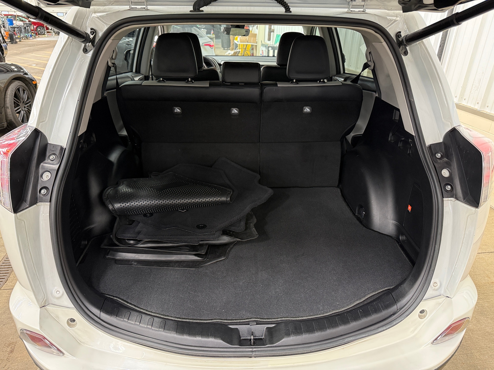 Thumbnail: 2018 Toyota RAV4 - 6