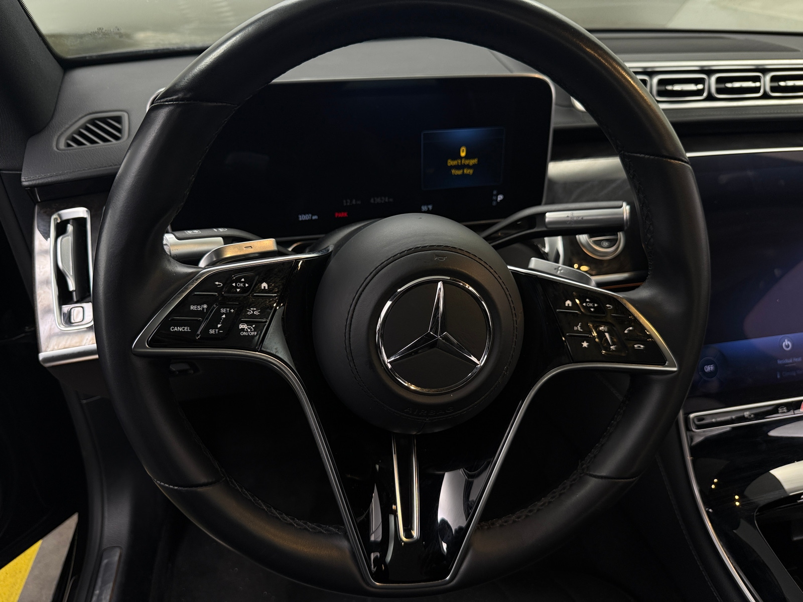 Thumbnail: 2022 Mercedes-Benz S-Class - 4