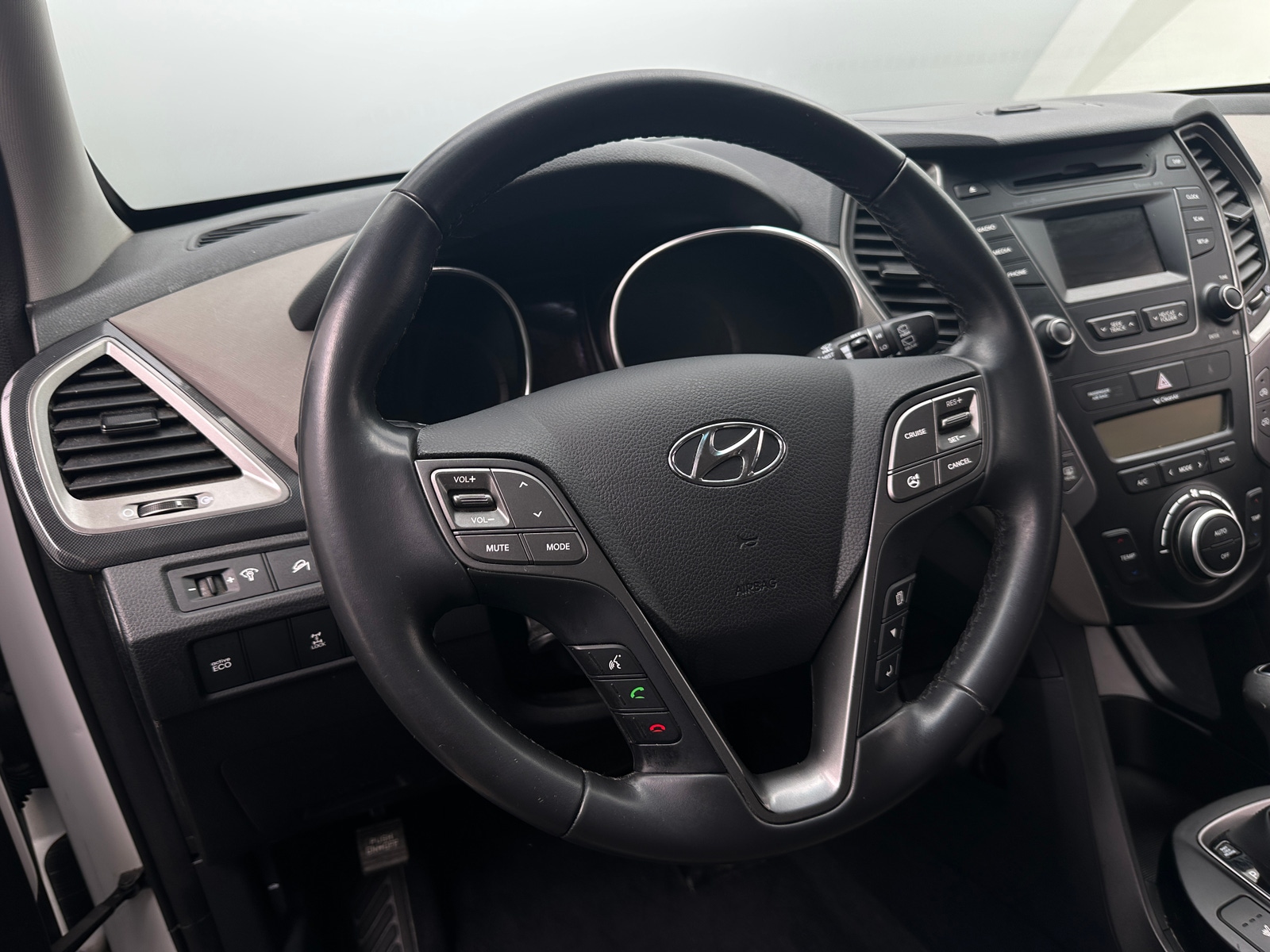 Thumbnail: 2016 Hyundai Santa Fe - 4