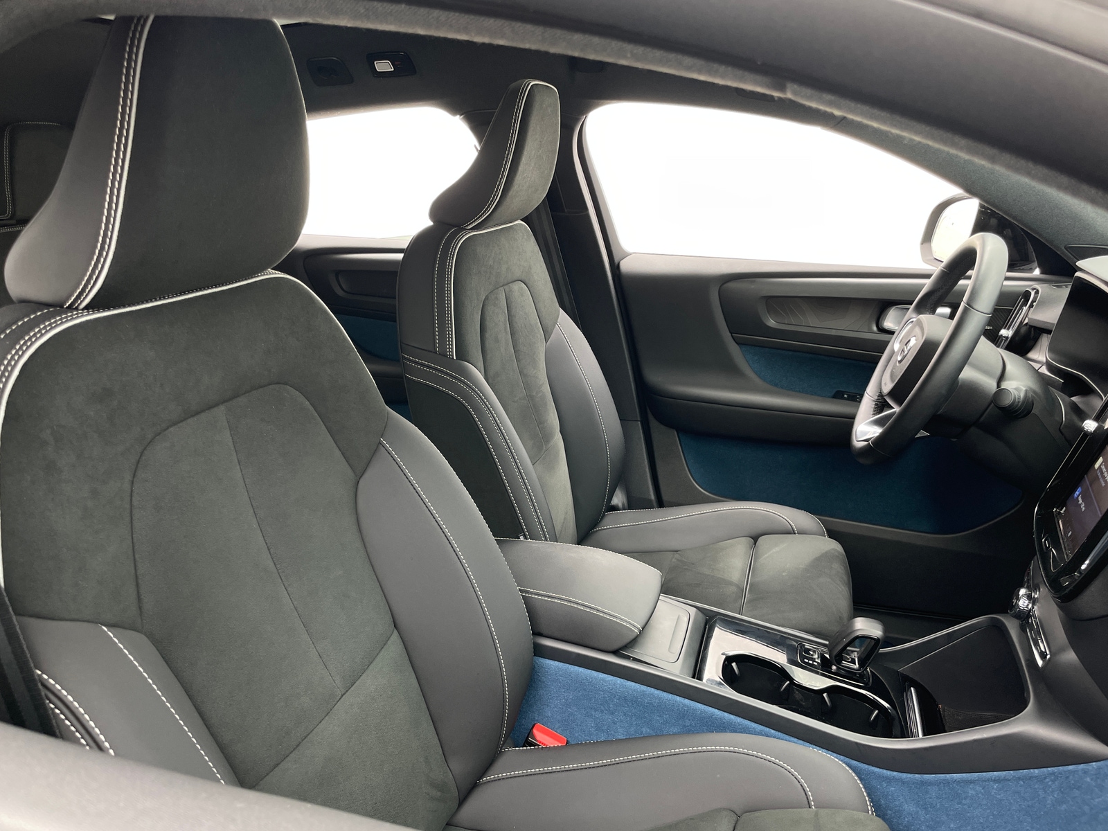 Thumbnail: 2023 Volvo C40 - 2