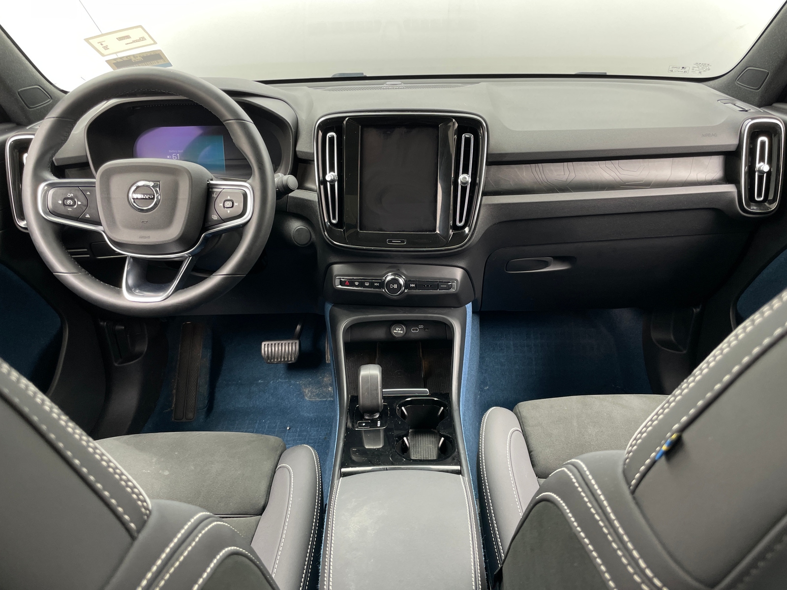 Thumbnail: 2023 Volvo C40 - 3