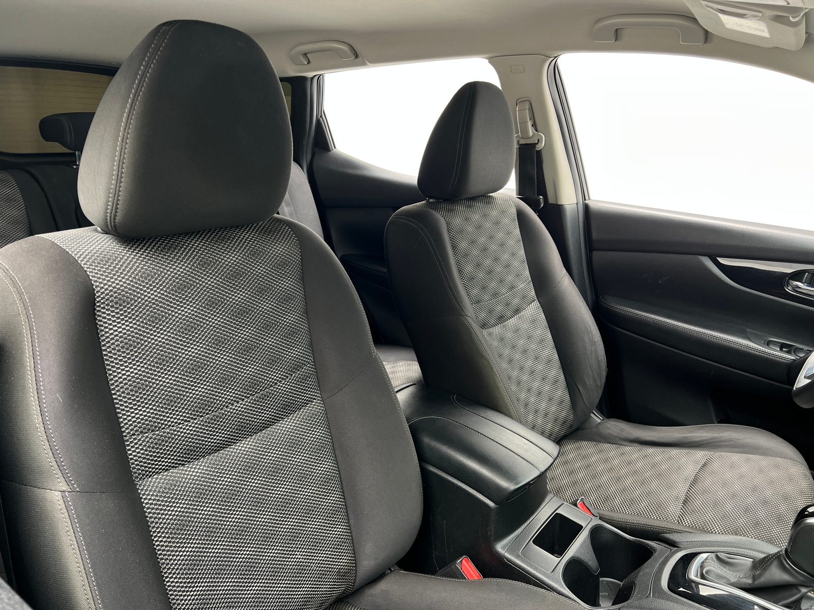 Thumbnail: 2017 Nissan Rogue Sport - 2