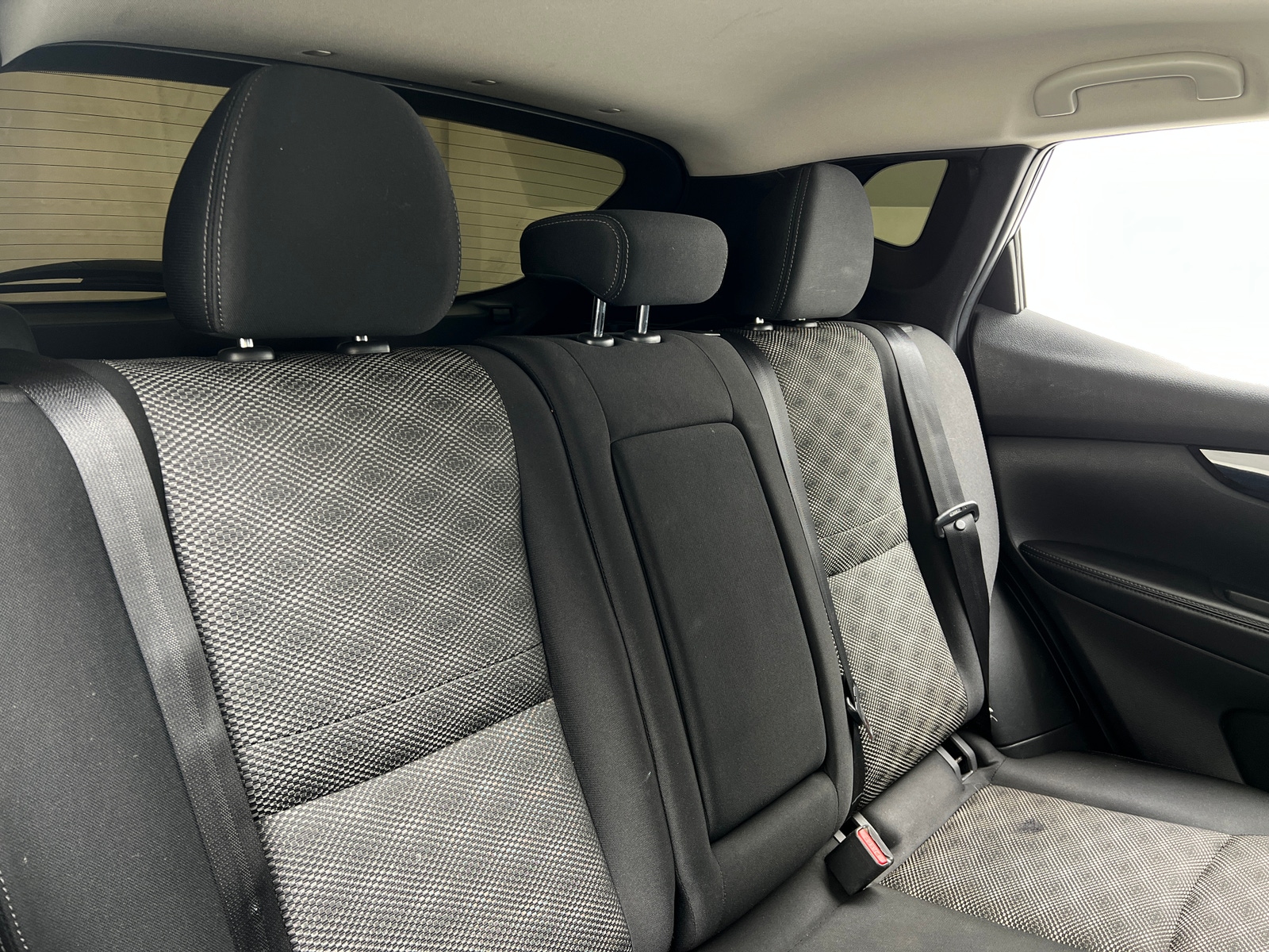 Thumbnail: 2017 Nissan Rogue Sport - 6