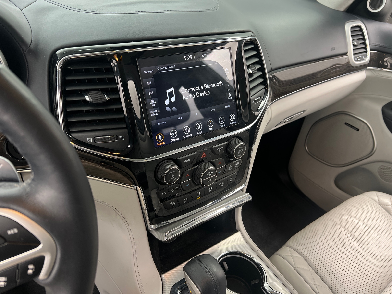 Thumbnail: 2020 Jeep Grand Cherokee - 3