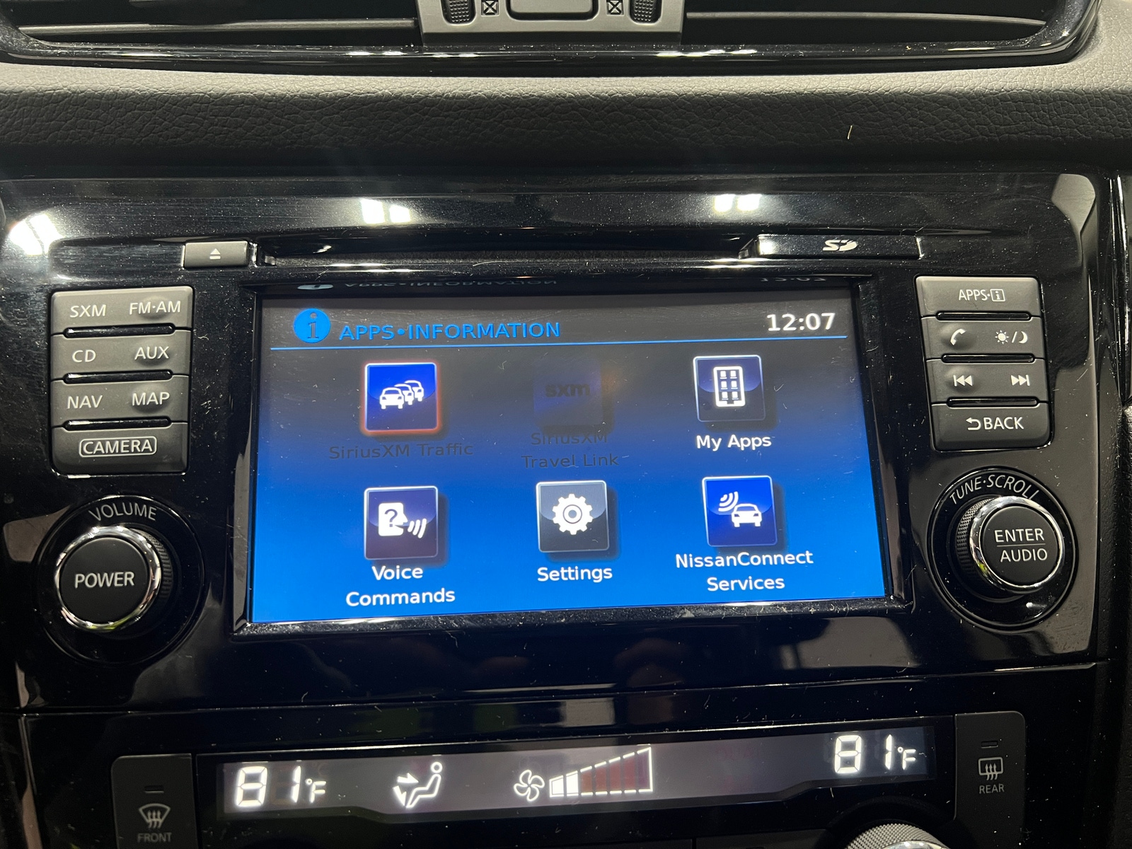 Thumbnail: 2017 Nissan Rogue Sport - 4