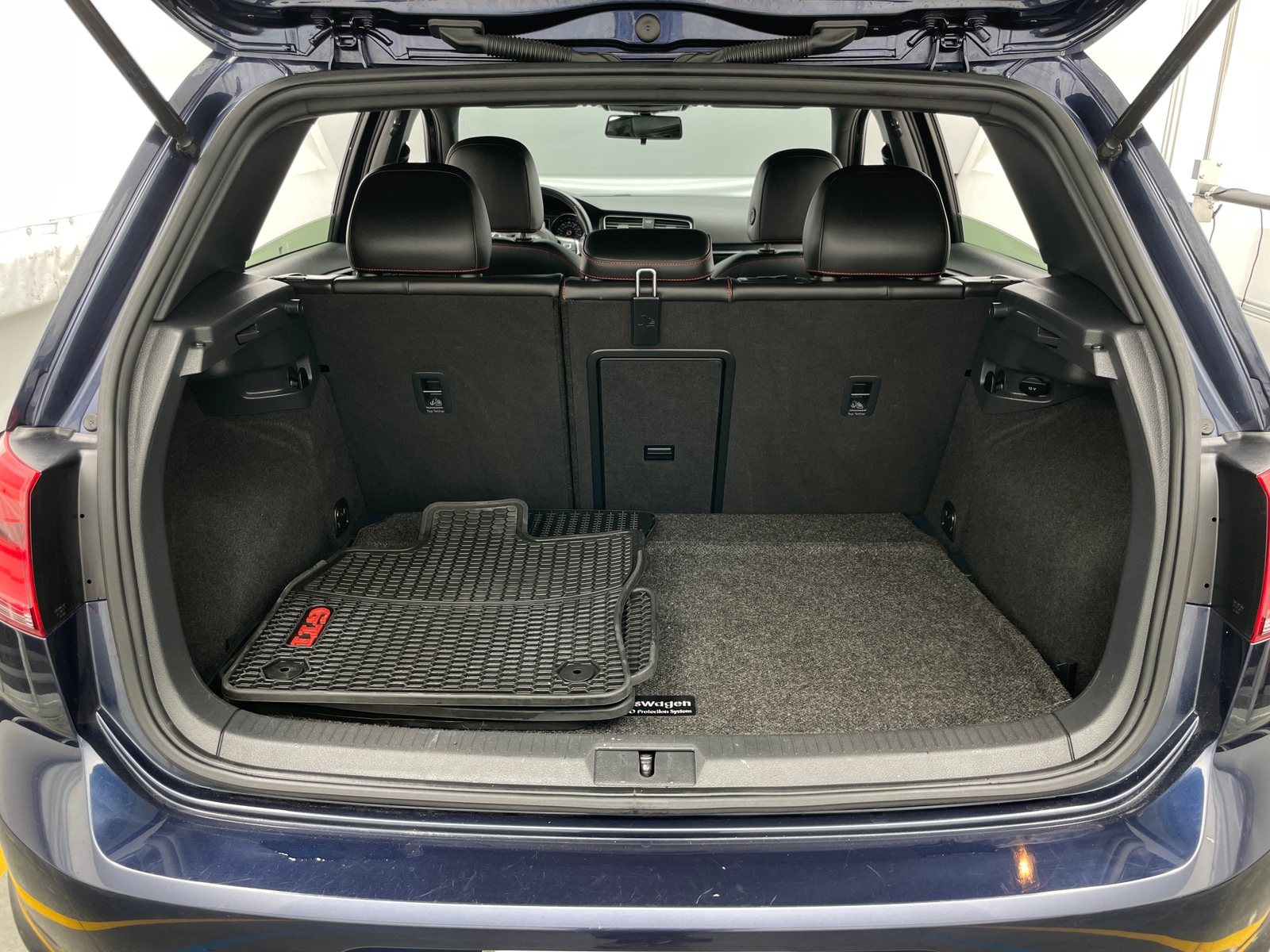 Thumbnail: 2016 Volkswagen Golf - 7