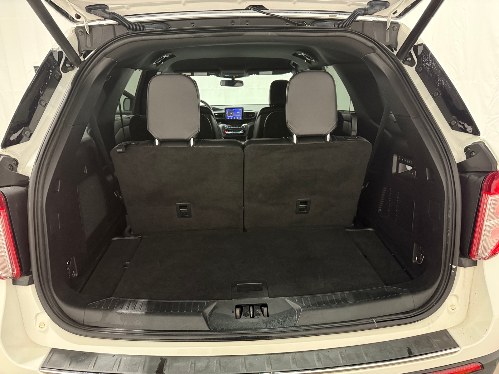 Thumbnail: 2020 Ford Explorer - 6