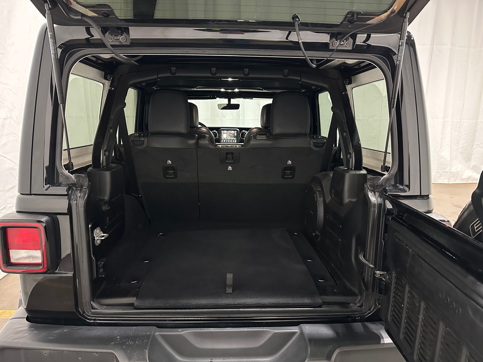 Thumbnail: 2020 Jeep Wrangler - 7