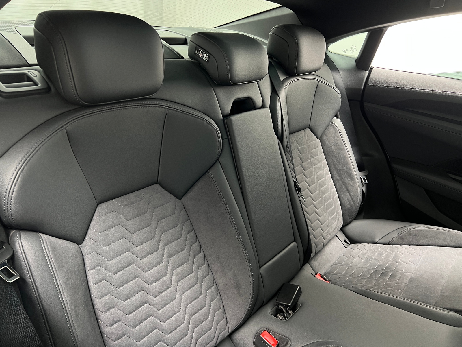 Thumbnail: 2024 Audi e-tron GT - 5