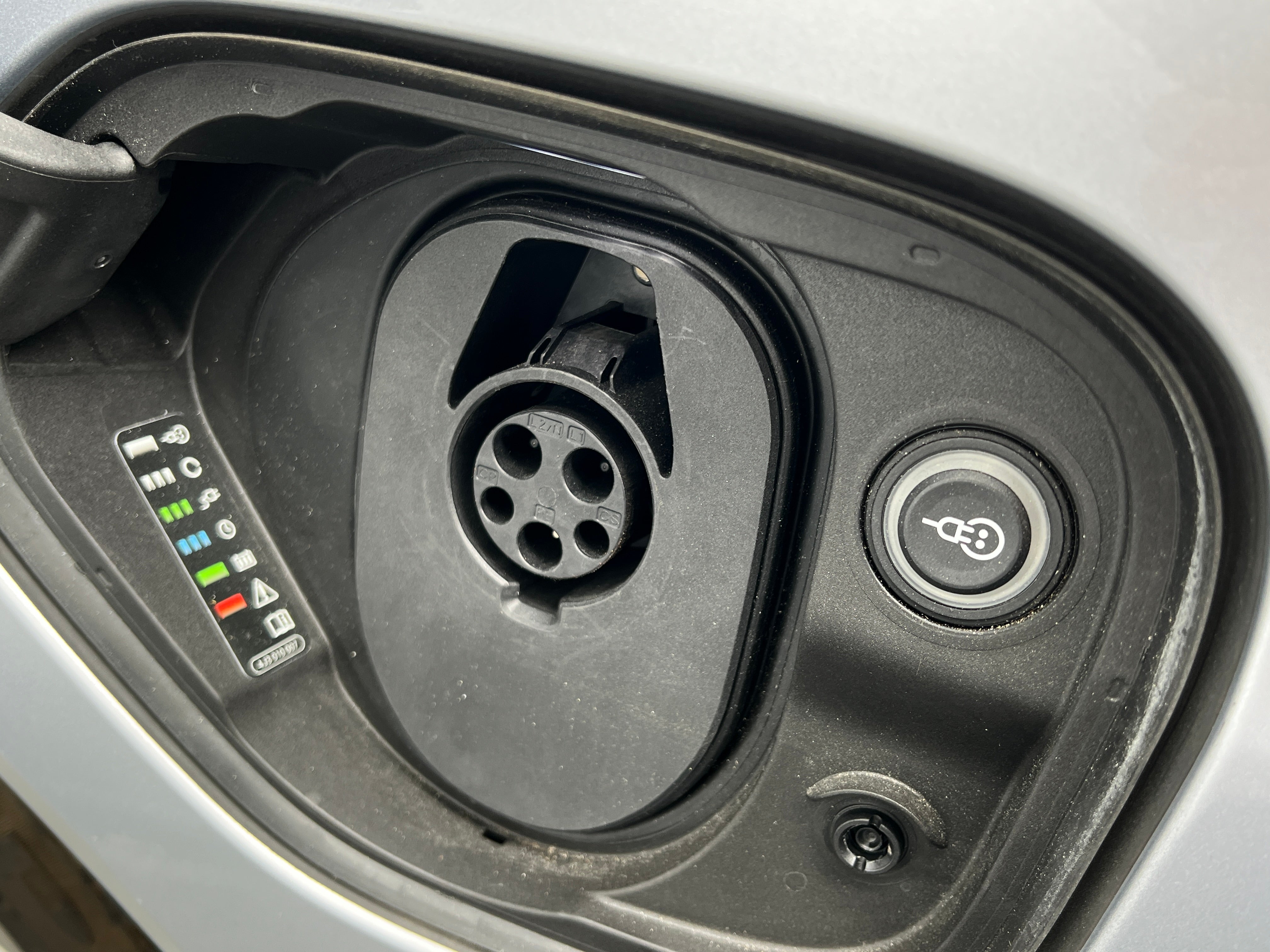 Used 2024 Audi e-tron GT Premium Plus with VIN WAUFJBFW3R7001322 for sale in Oak Creek, WI