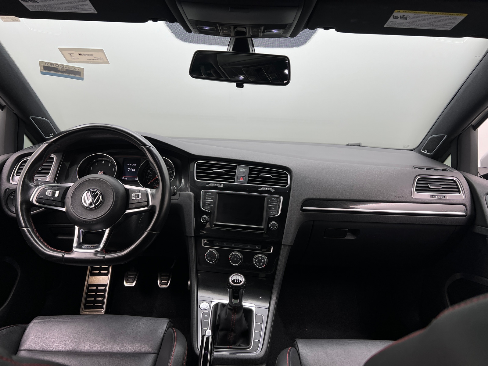 Thumbnail: 2017 Volkswagen Golf - 3