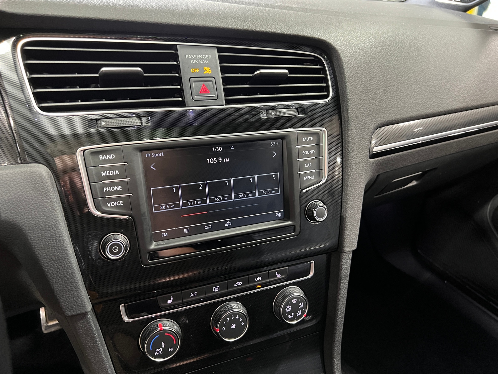 Thumbnail: 2017 Volkswagen Golf - 4