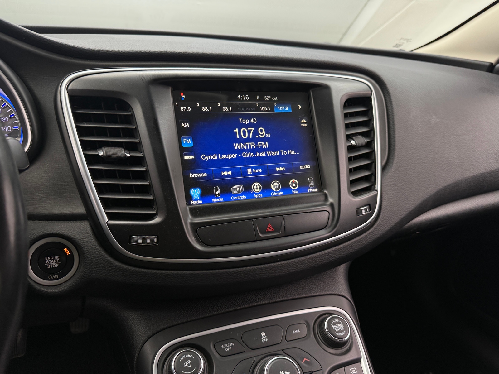 Thumbnail: 2017 Chrysler 200 - 3