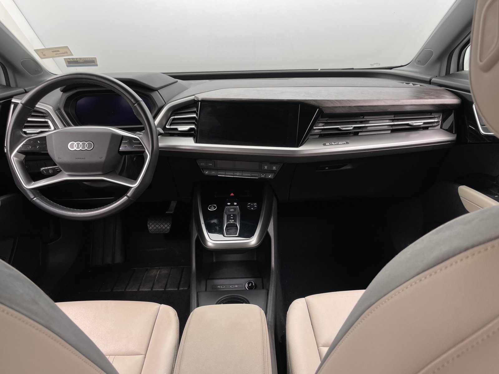 Thumbnail: 2022 Audi Q4 e-tron - 2