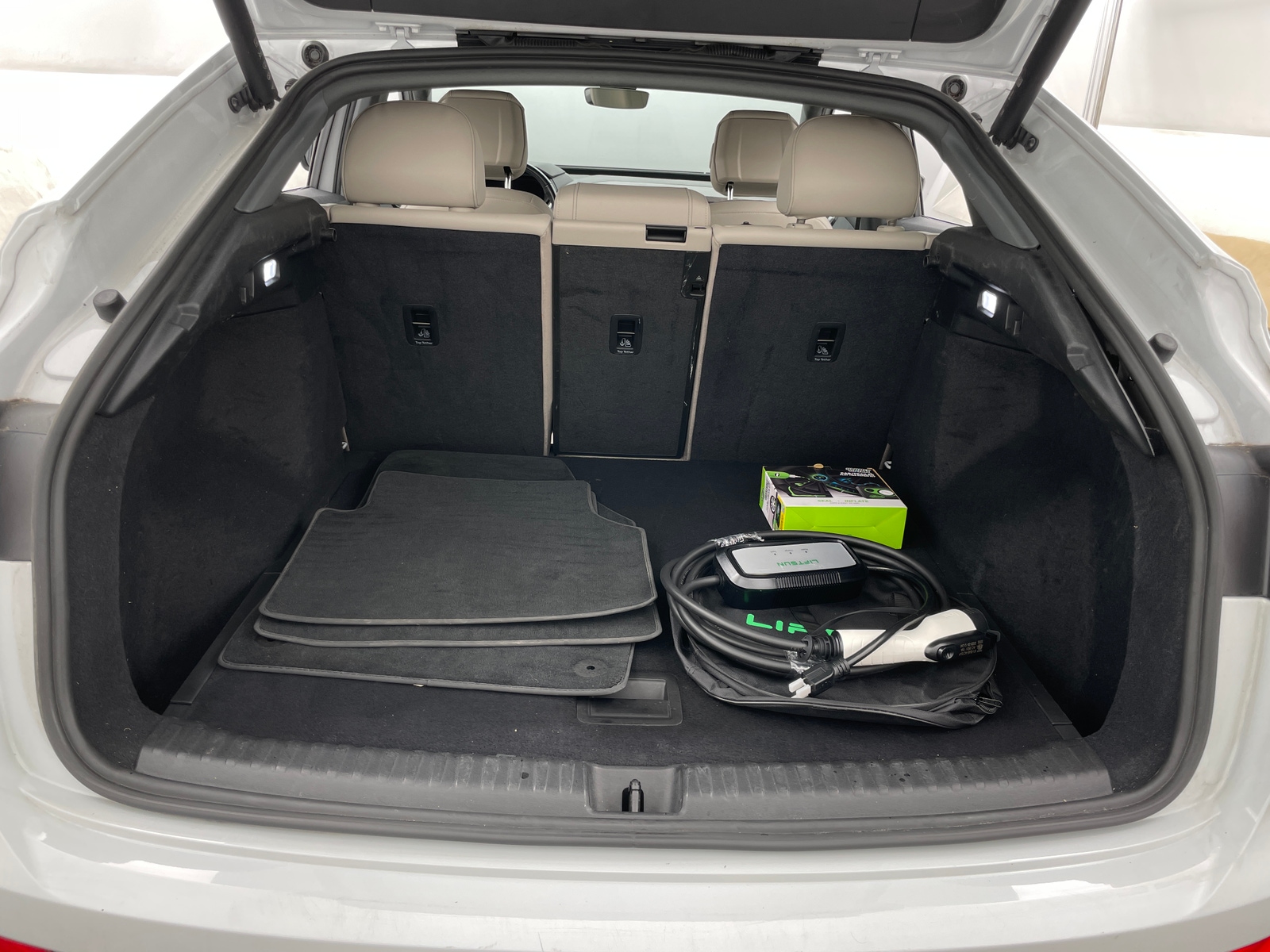 Thumbnail: 2022 Audi Q4 e-tron - 6